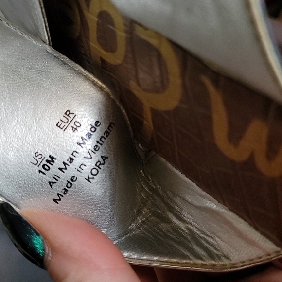 Sandles - Picture 2 of 3